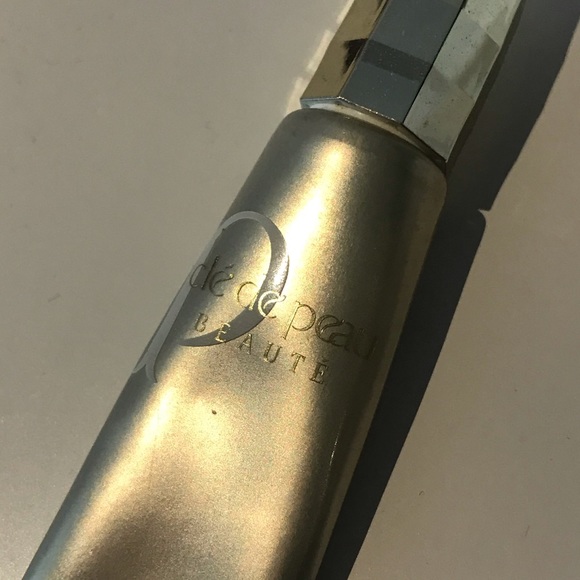 used cle de peau lip serum - Picture 2 of 3